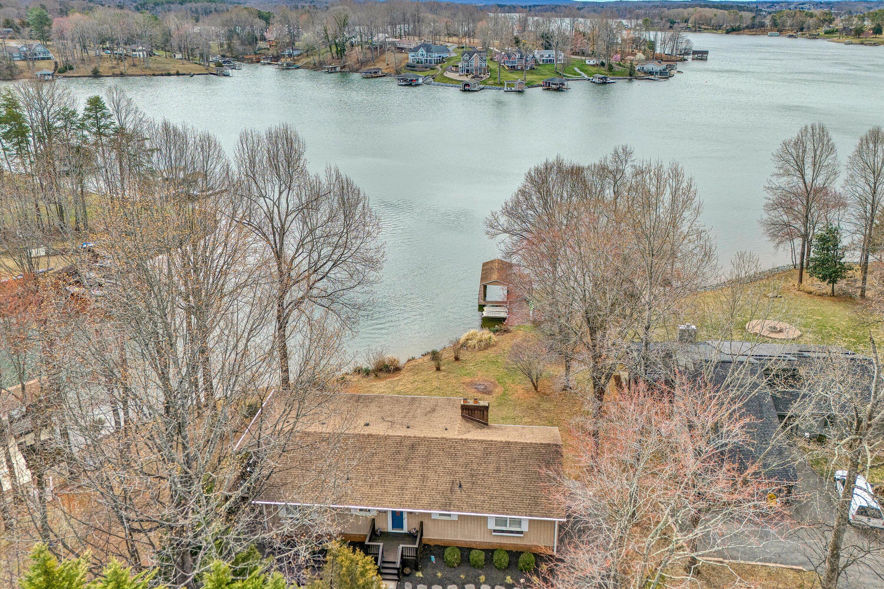 106 Channel Way, Moneta, Virginia image 2