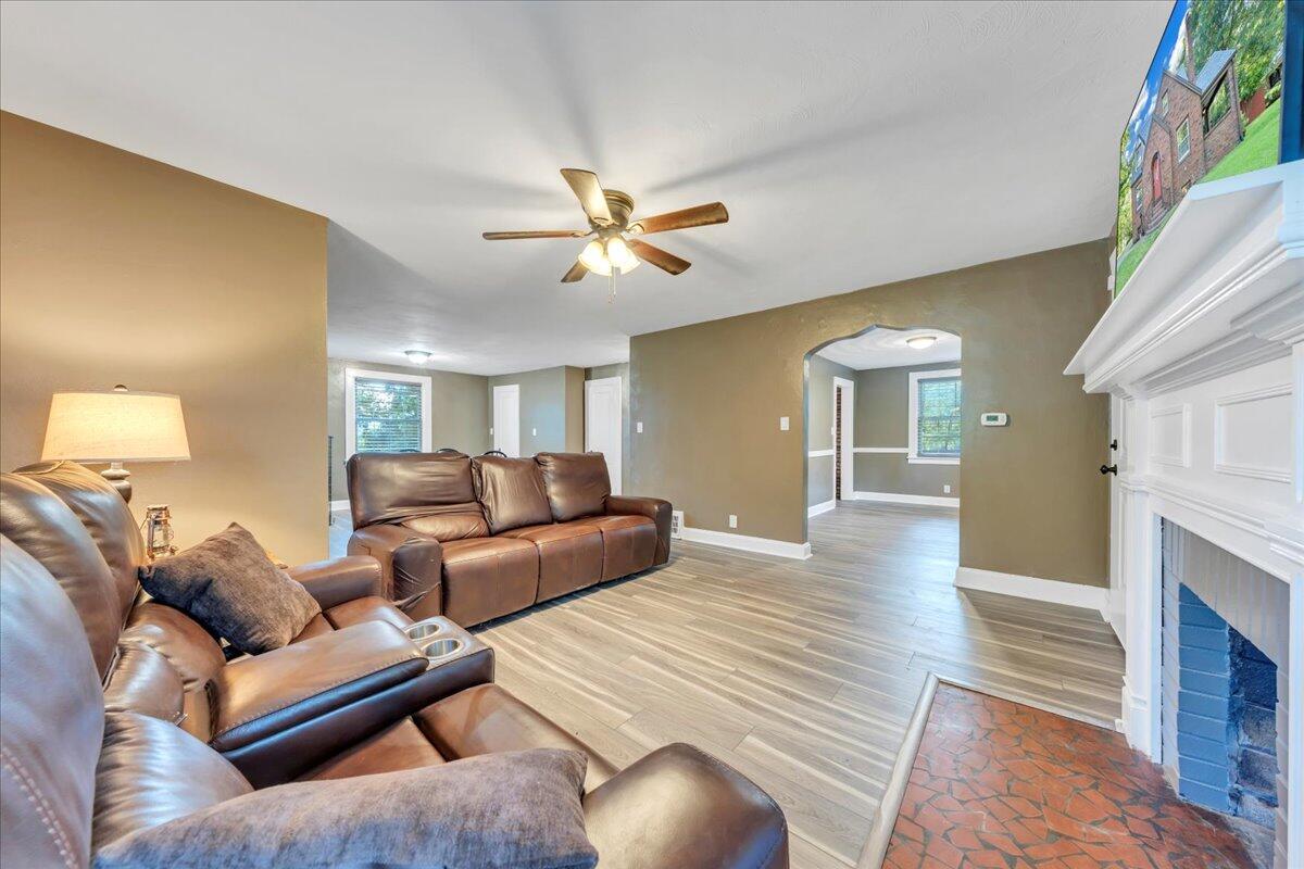 1008 Old Country Club Rd, Roanoke, Virginia image 3