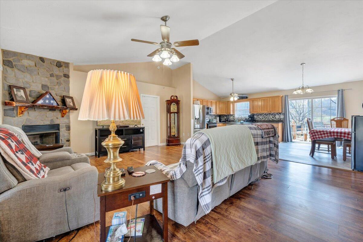1012 Miller Hollow Rd, Goodview, Virginia image 4