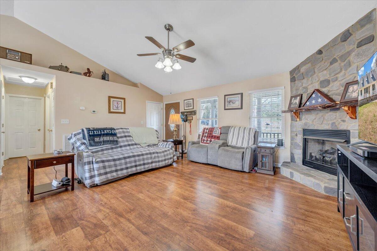 1012 Miller Hollow Rd, Goodview, Virginia image 7