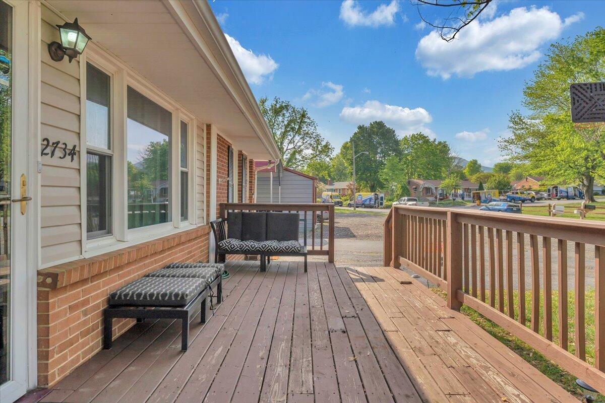 2734 Embassy Dr, Roanoke, Virginia image 4