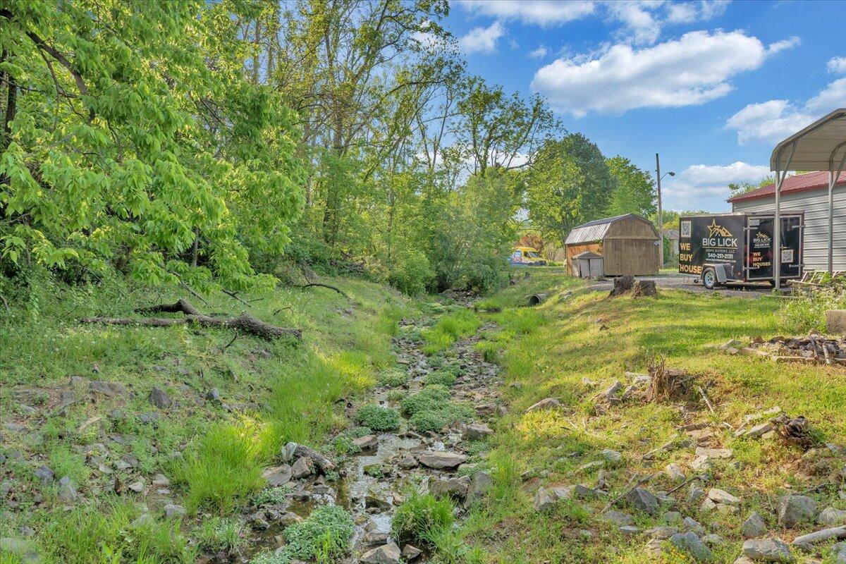 2734 Embassy Dr, Roanoke, Virginia image 45