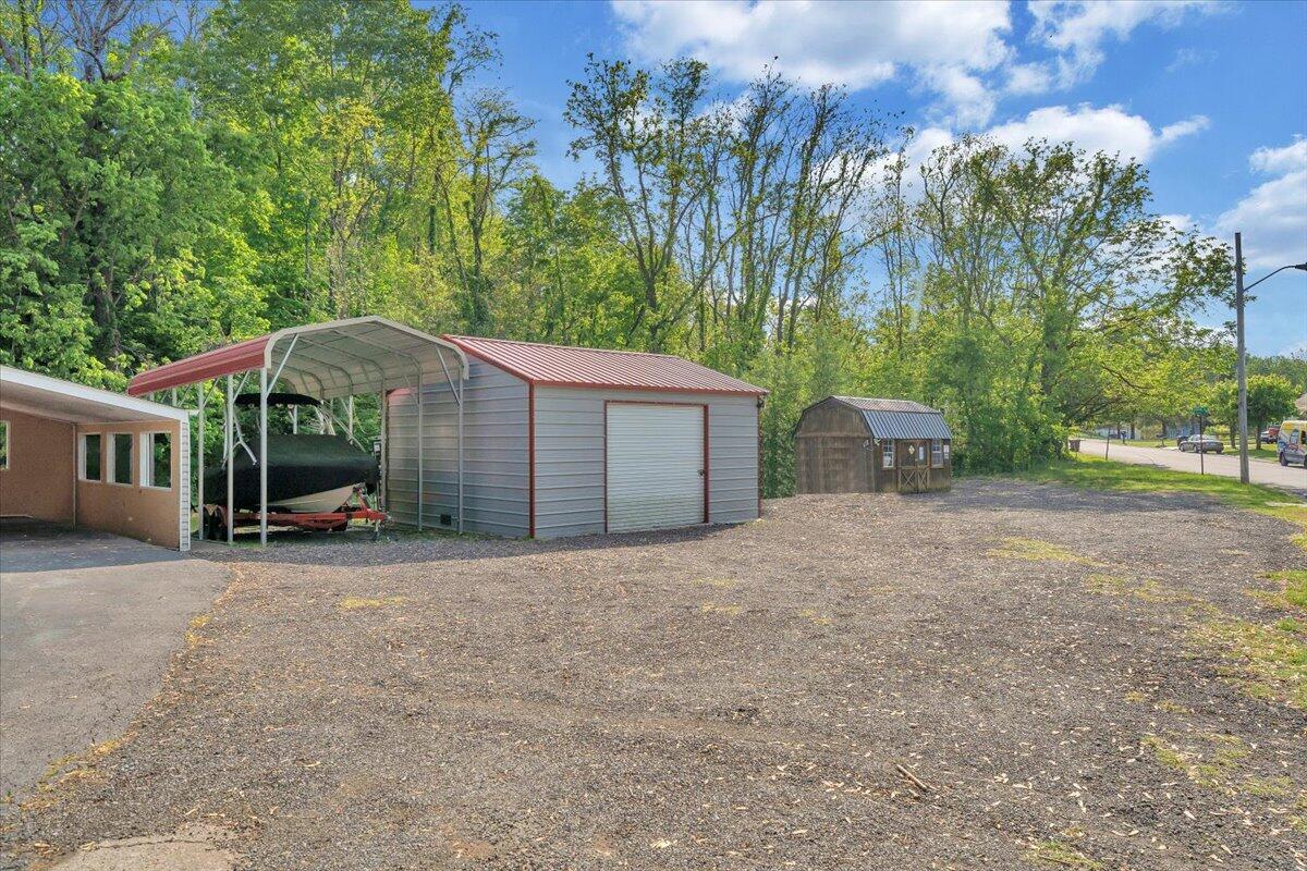 2734 Embassy Dr, Roanoke, Virginia image 50