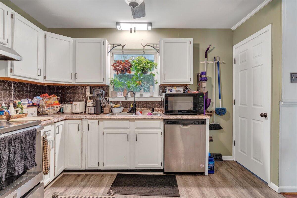 2734 Embassy Dr, Roanoke, Virginia image 17