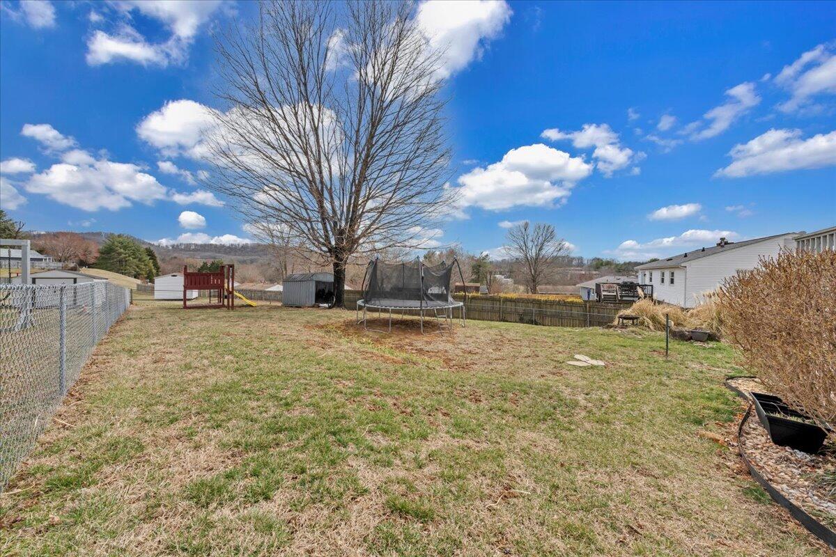2619 Tulip Ln, Vinton, Virginia image 38