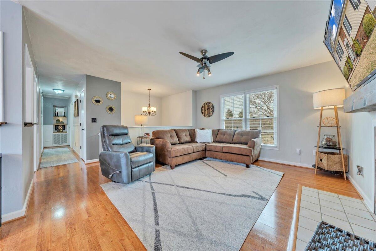 2619 Tulip Ln, Vinton, Virginia image 3