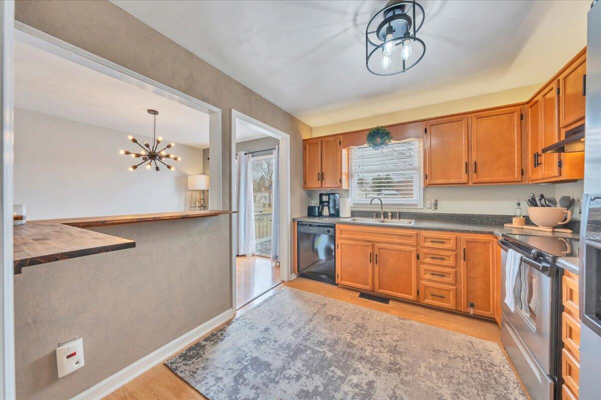 2619 Tulip Ln, Vinton, Virginia image 11