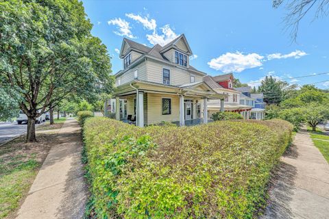Photo of 602 Allison AVE SW #1, Roanoke, VA 24016 (MLS # 921618)