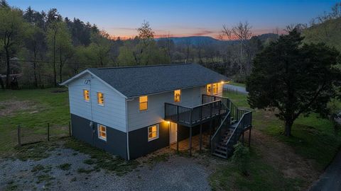 Homes For Sale - 28 Scotts Hollow Rd<br/> Eagle Rock, VA 24085