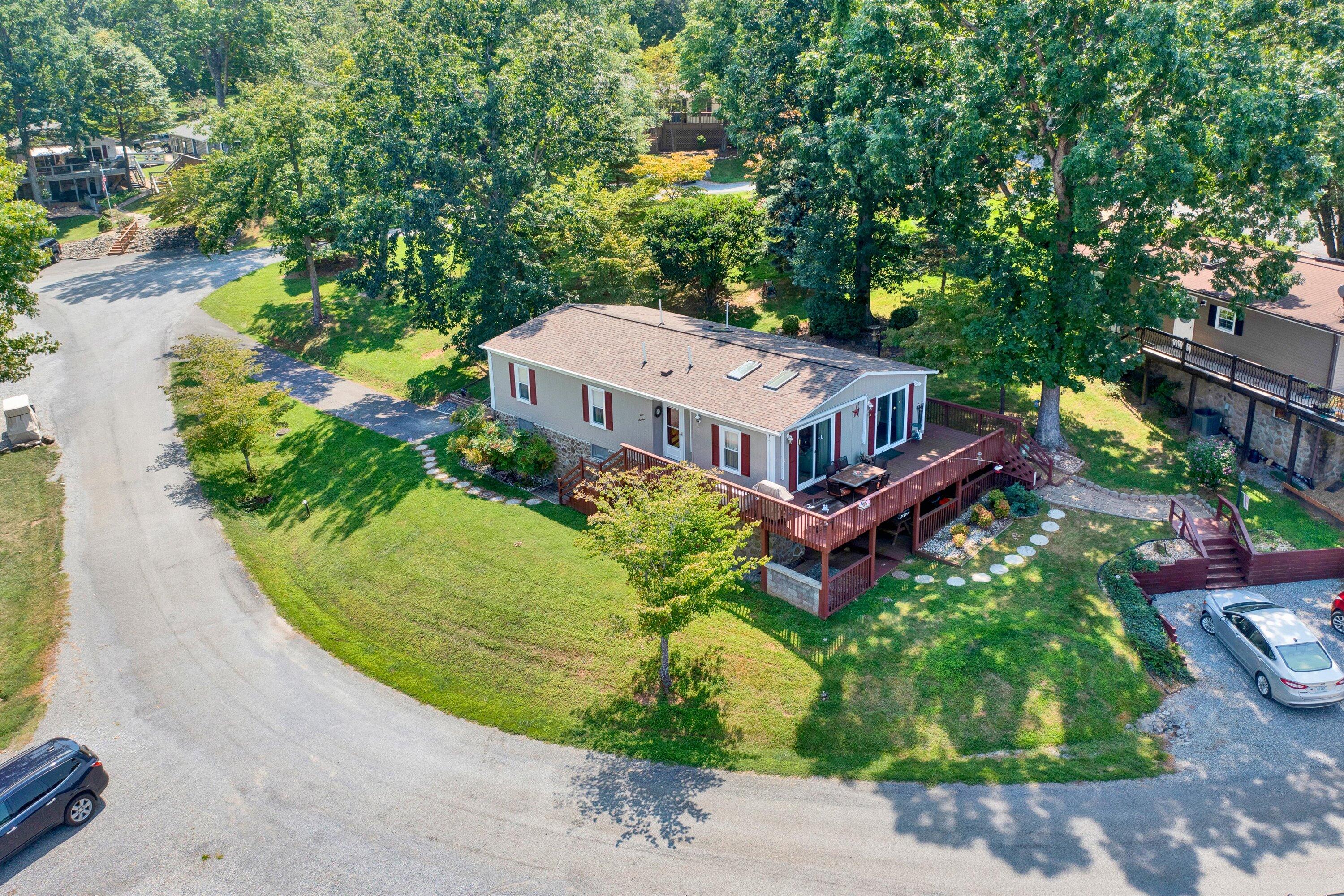 300 Mill Lake Rd, Huddleston, Virginia image 3