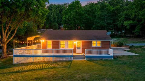 Homes For Sale - 344 Hillview Ln<br/> Salem, VA 24153