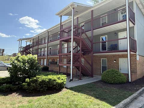 Apartment For Rent - 4138 Cresthill Dr #1<br/> Roanoke County, Roanoke, VA 24018
