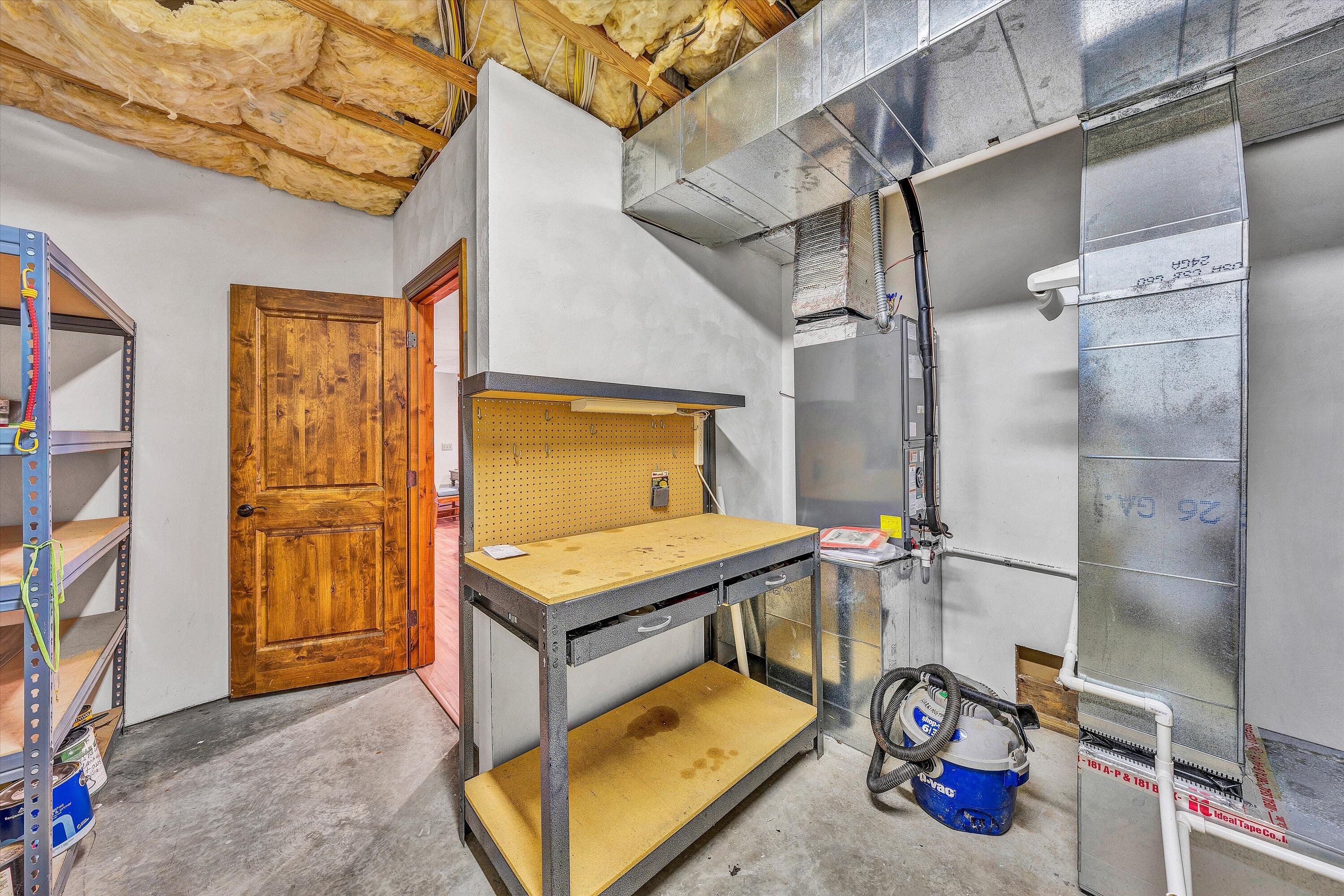 Huddleston, Virginia 24104, United States, 4 Bedrooms Bedrooms, ,4 BathroomsBathrooms,Residential,Active,179135