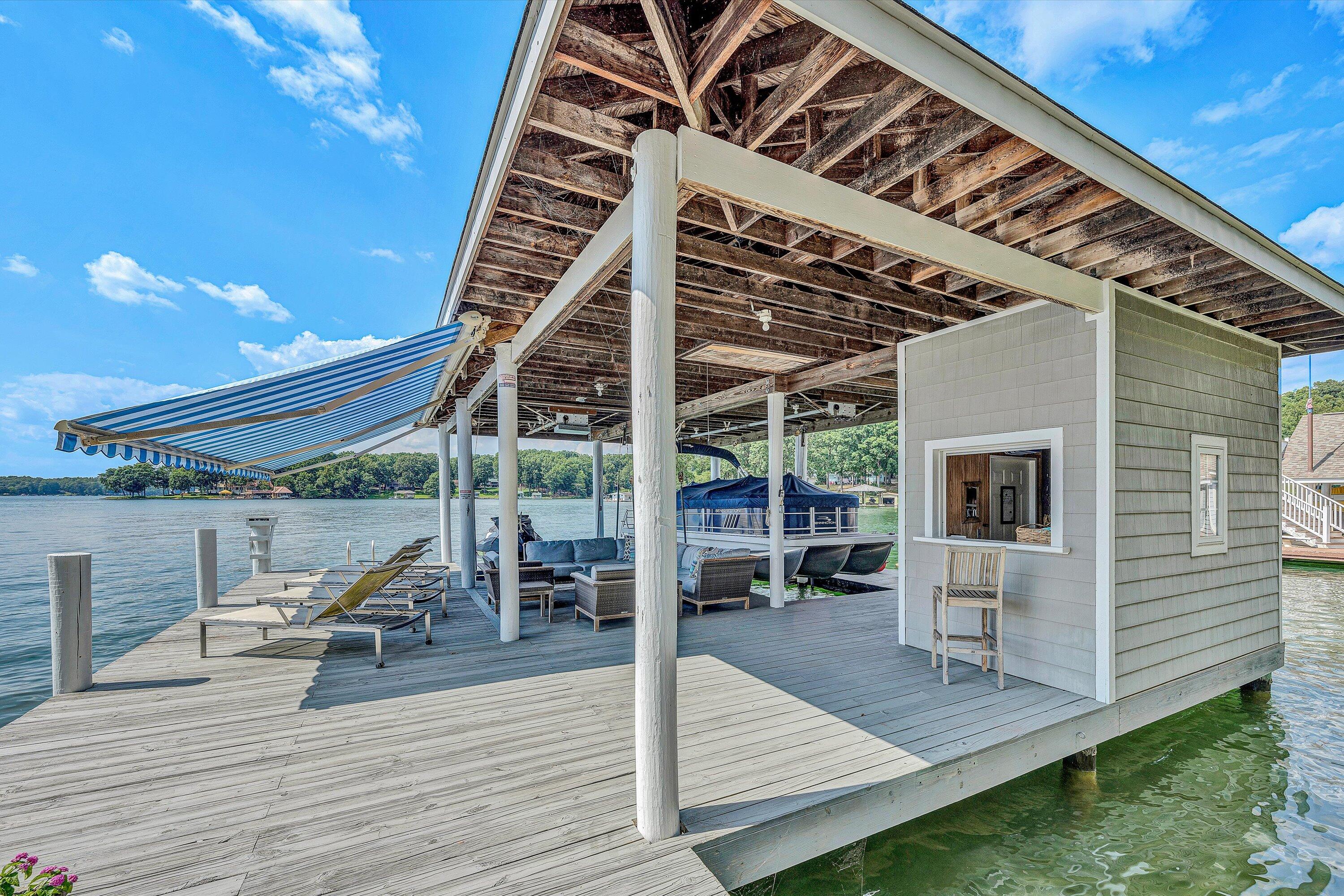 Huddleston, Virginia 24104, United States, 4 Bedrooms Bedrooms, ,4 BathroomsBathrooms,Residential,Active,179135