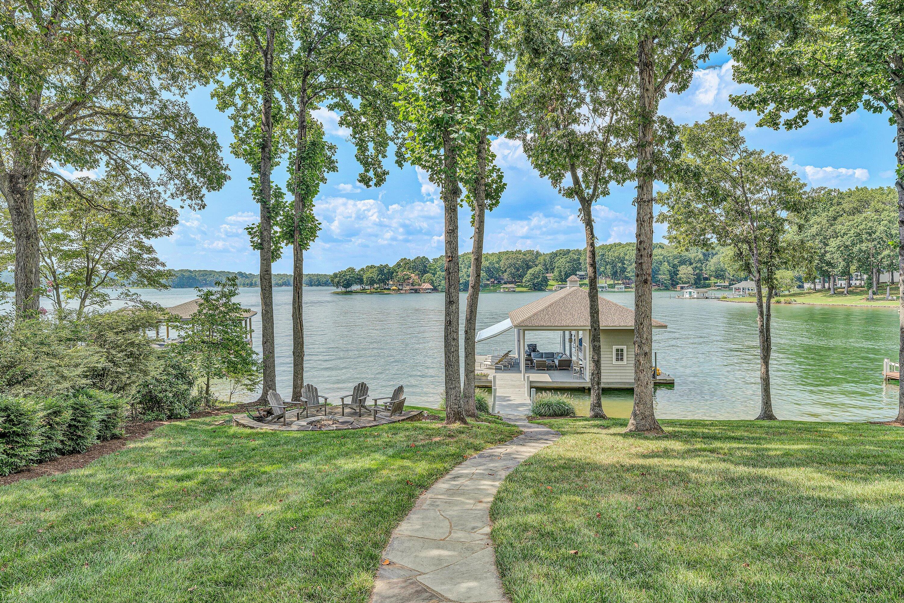 Huddleston, Virginia 24104, United States, 4 Bedrooms Bedrooms, ,4 BathroomsBathrooms,Residential,Active,179135