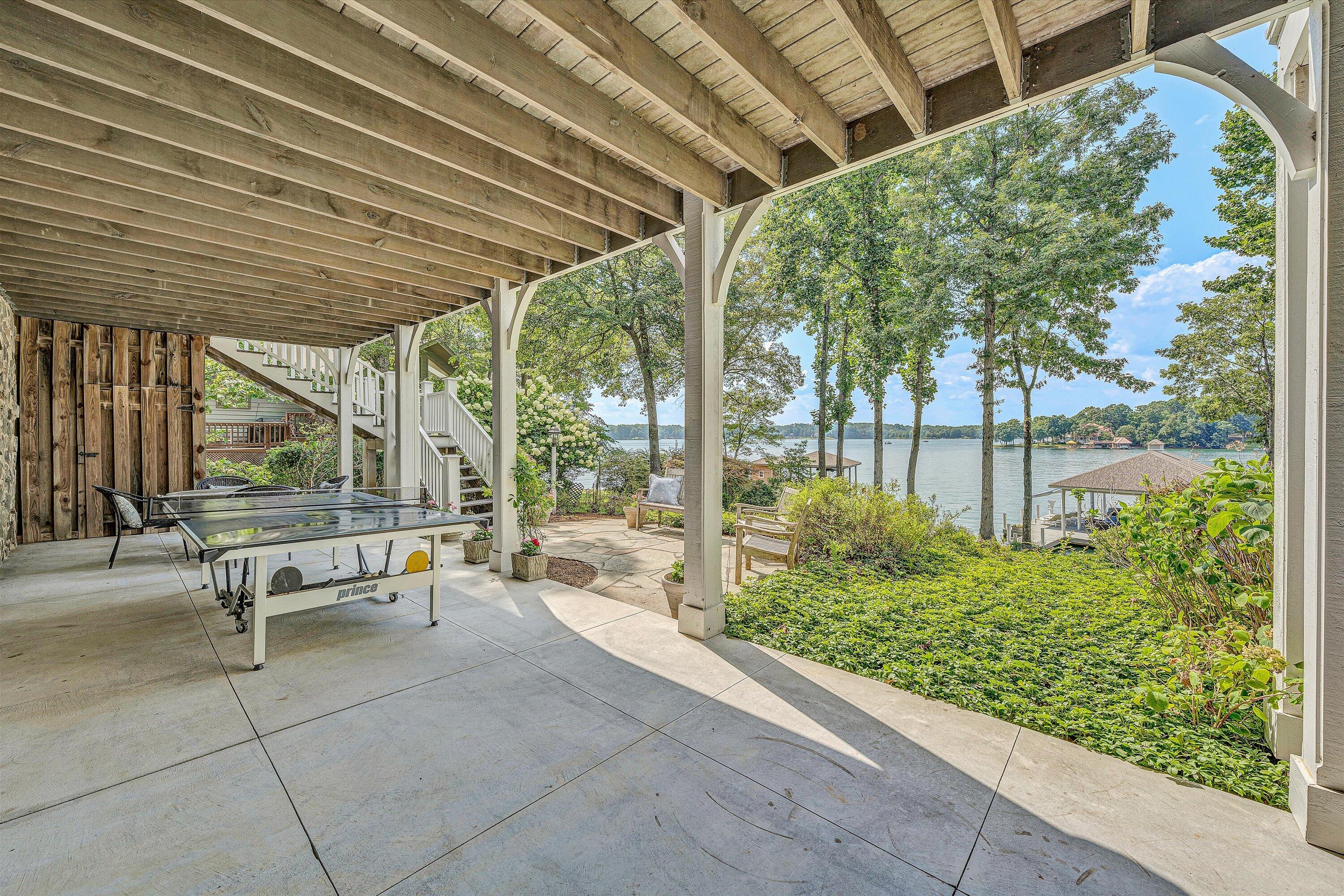 Huddleston, Virginia 24104, United States, 4 Bedrooms Bedrooms, ,4 BathroomsBathrooms,Residential,Active,179135