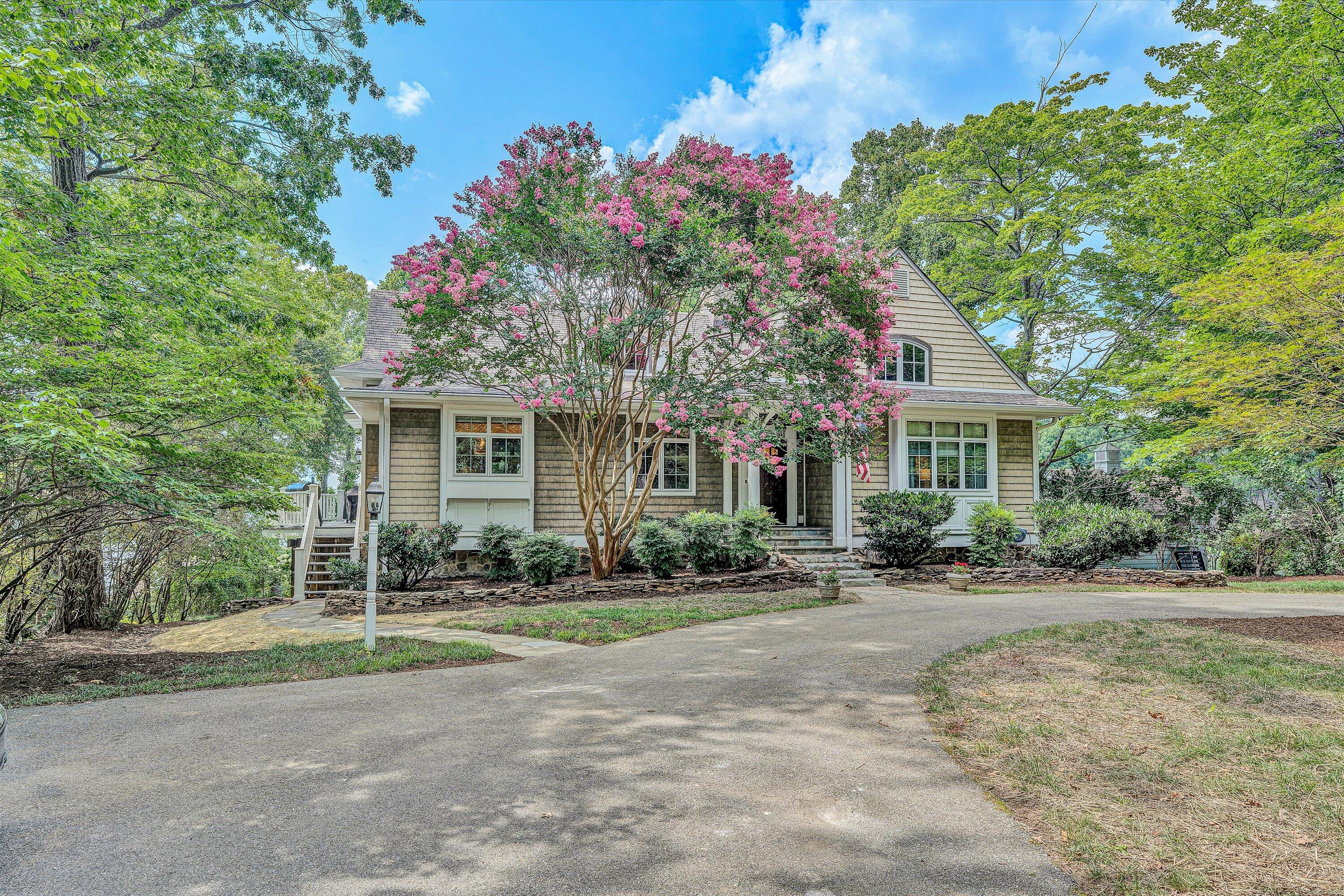 Huddleston, Virginia 24104, United States, 4 Bedrooms Bedrooms, ,4 BathroomsBathrooms,Residential,Active,179135