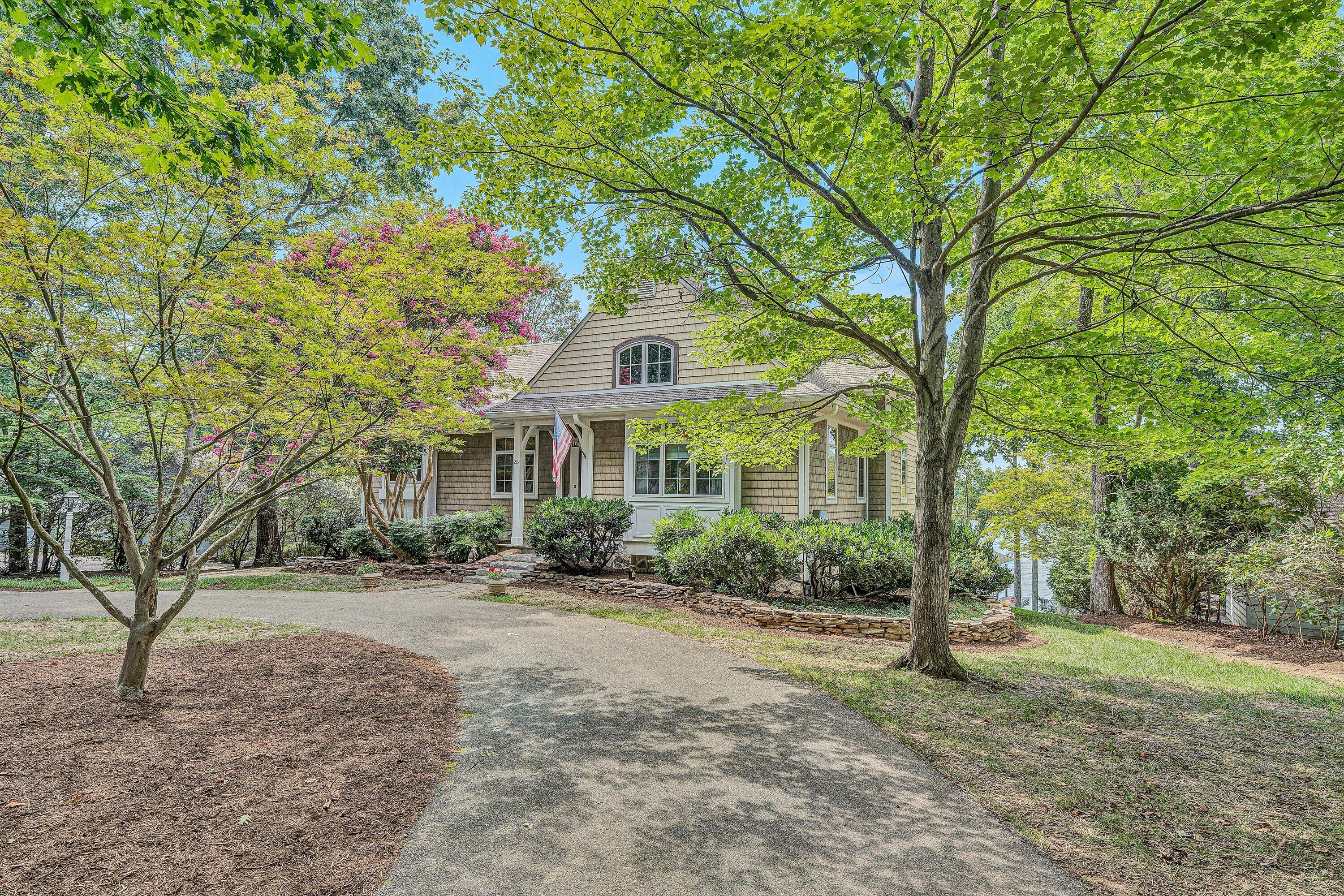 Huddleston, Virginia 24104, United States, 4 Bedrooms Bedrooms, ,4 BathroomsBathrooms,Residential,Active,179135