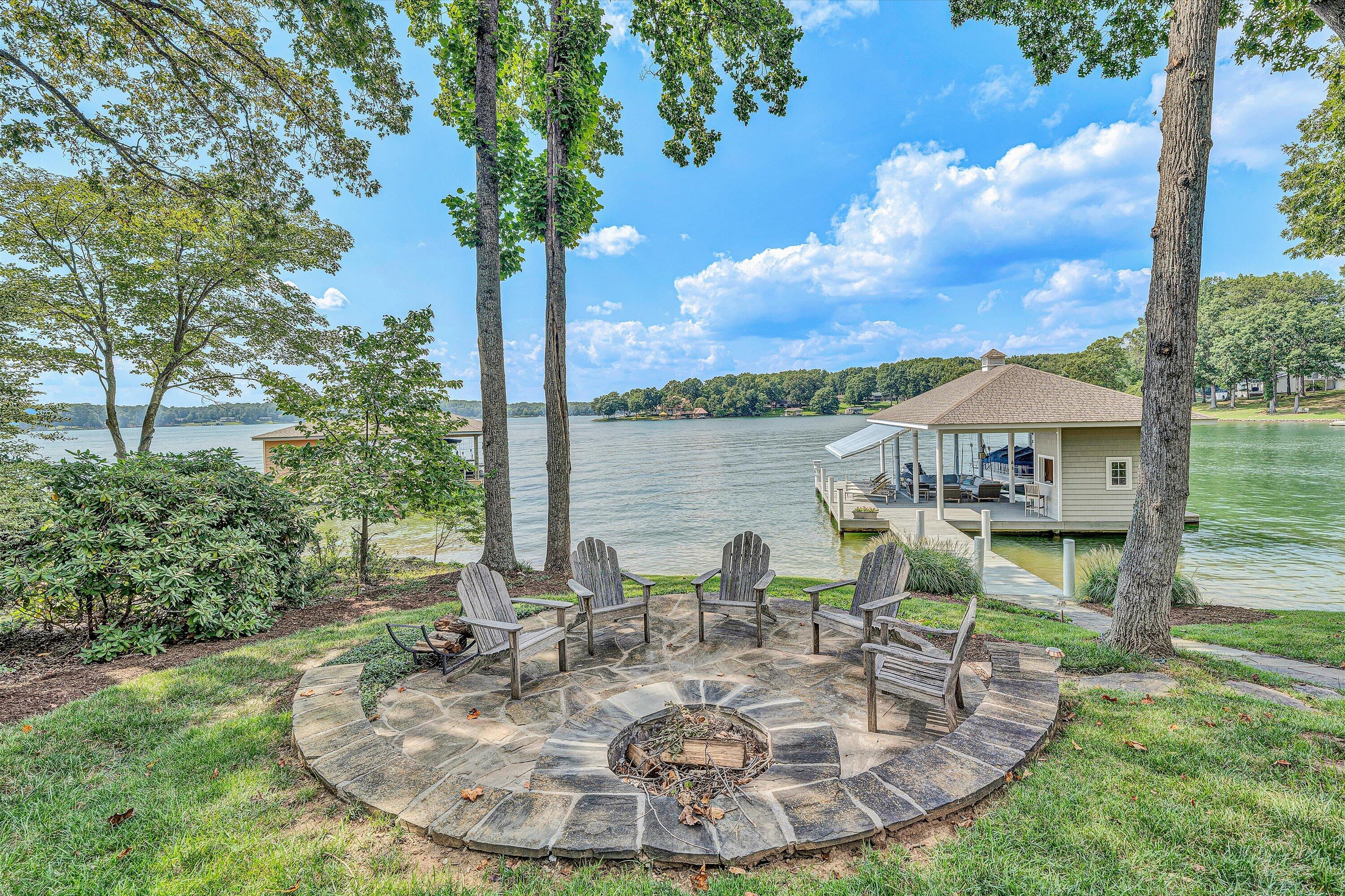 Huddleston, Virginia 24104, United States, 4 Bedrooms Bedrooms, ,4 BathroomsBathrooms,Residential,Active,179135