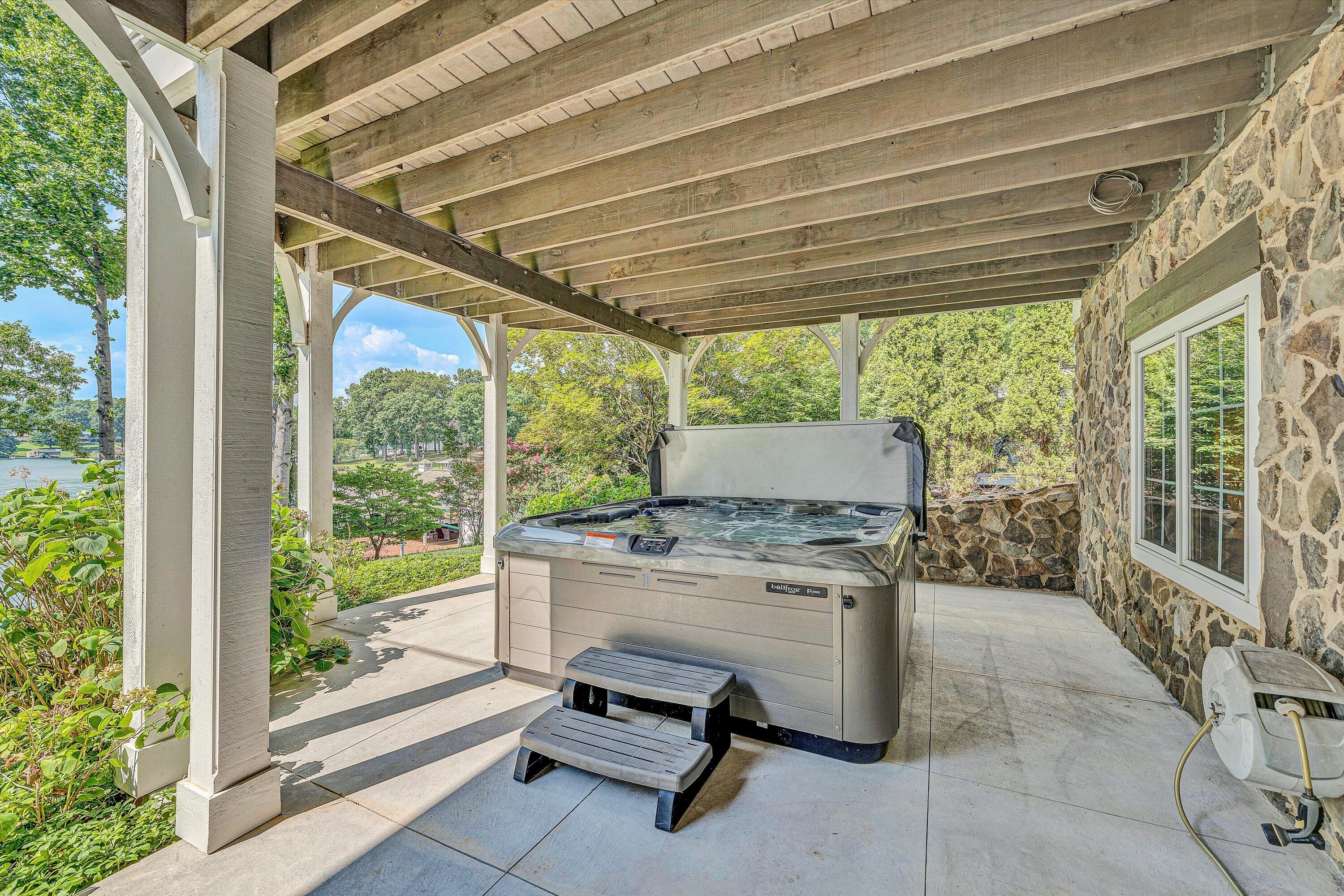 Huddleston, Virginia 24104, United States, 4 Bedrooms Bedrooms, ,4 BathroomsBathrooms,Residential,Active,179135