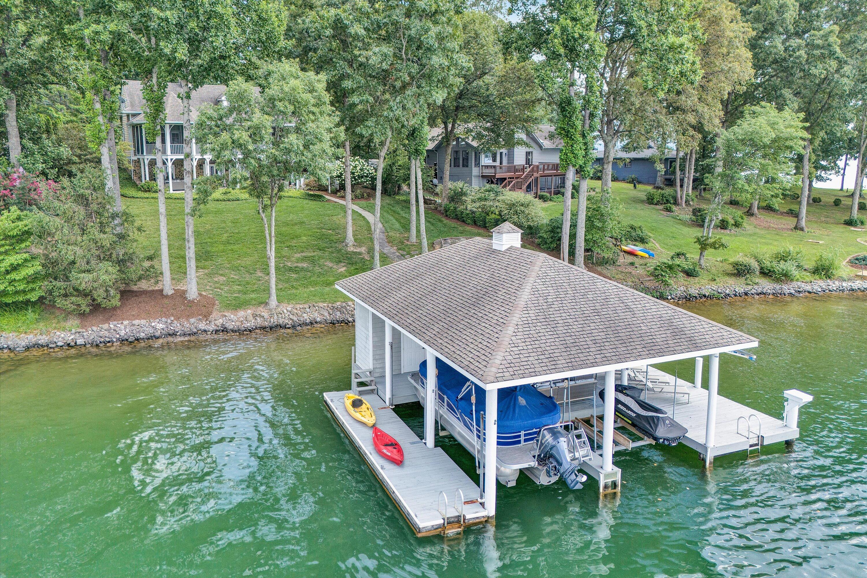 Huddleston, Virginia 24104, United States, 4 Bedrooms Bedrooms, ,4 BathroomsBathrooms,Residential,Active,179135