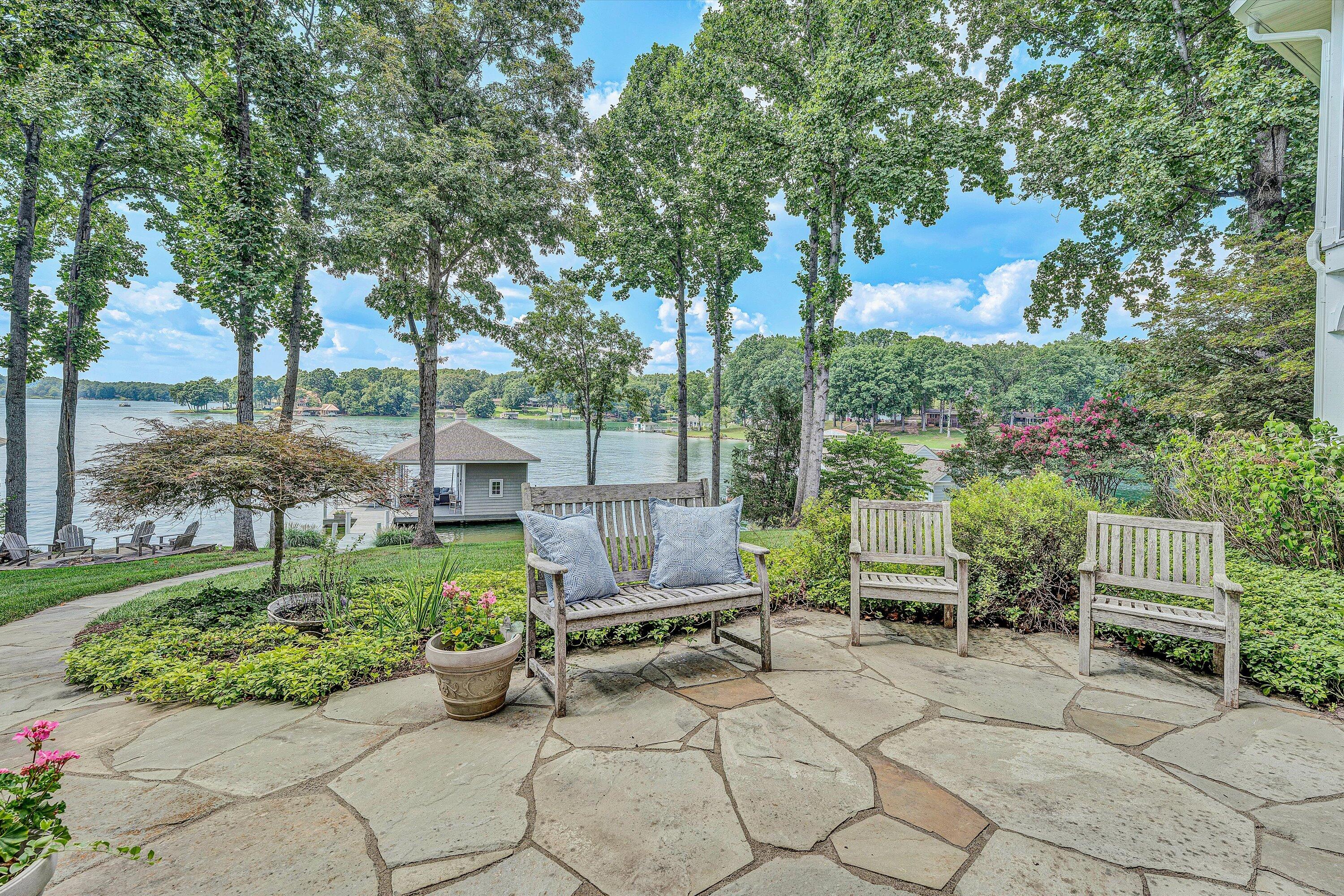 Huddleston, Virginia 24104, United States, 4 Bedrooms Bedrooms, ,4 BathroomsBathrooms,Residential,Active,179135