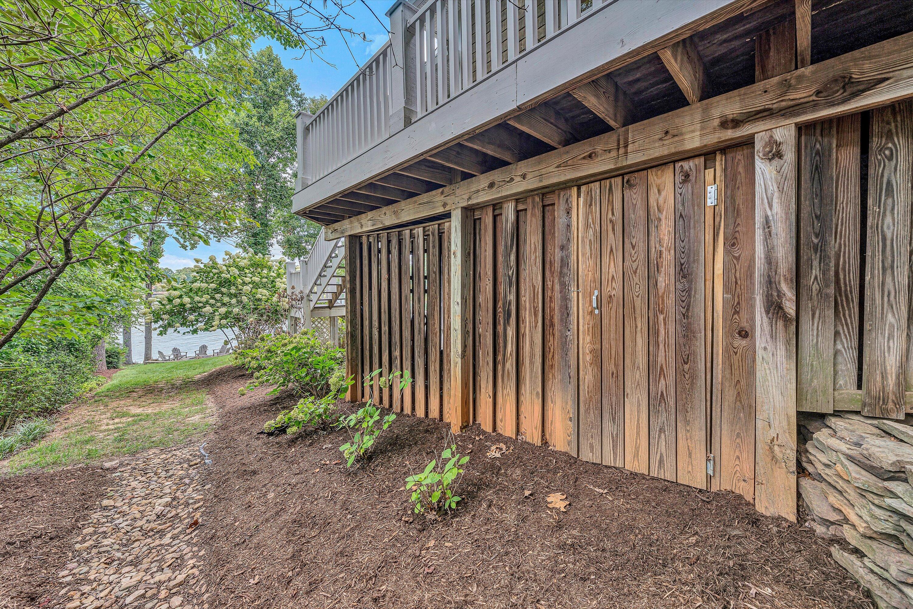 Huddleston, Virginia 24104, United States, 4 Bedrooms Bedrooms, ,4 BathroomsBathrooms,Residential,Active,179135