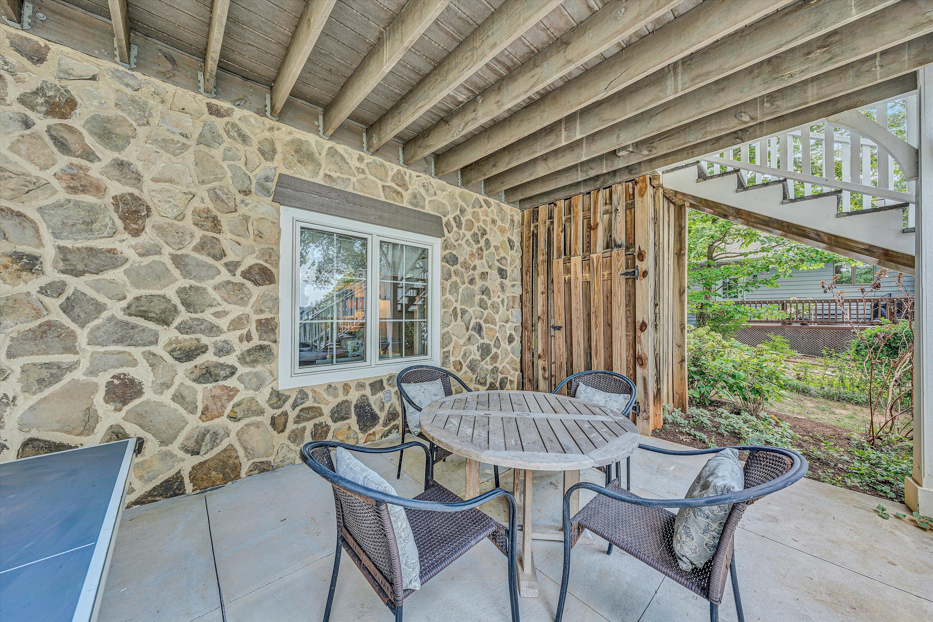 Huddleston, Virginia 24104, United States, 4 Bedrooms Bedrooms, ,4 BathroomsBathrooms,Residential,Active,179135