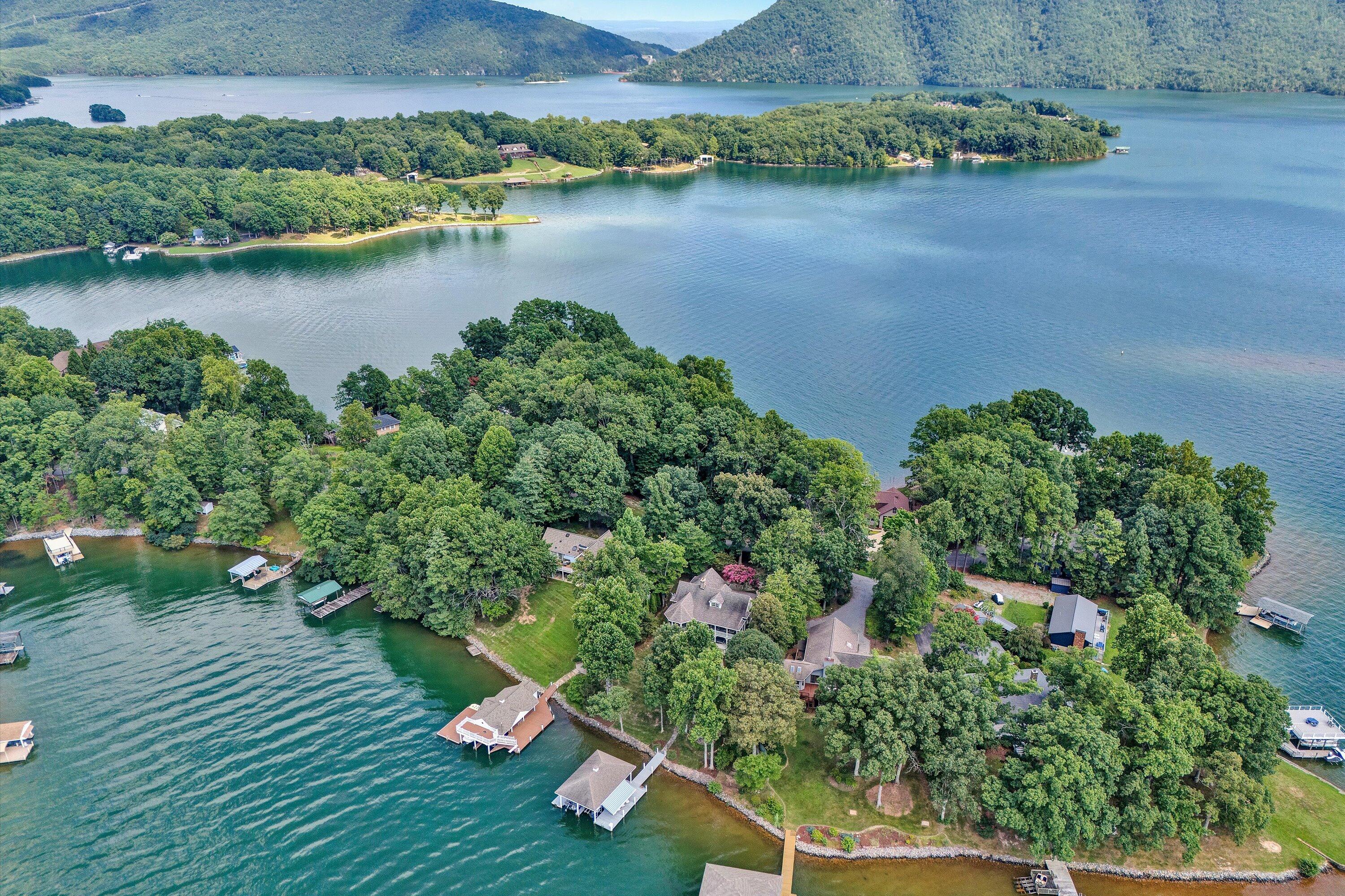 Huddleston, Virginia 24104, United States, 4 Bedrooms Bedrooms, ,4 BathroomsBathrooms,Residential,Active,179135