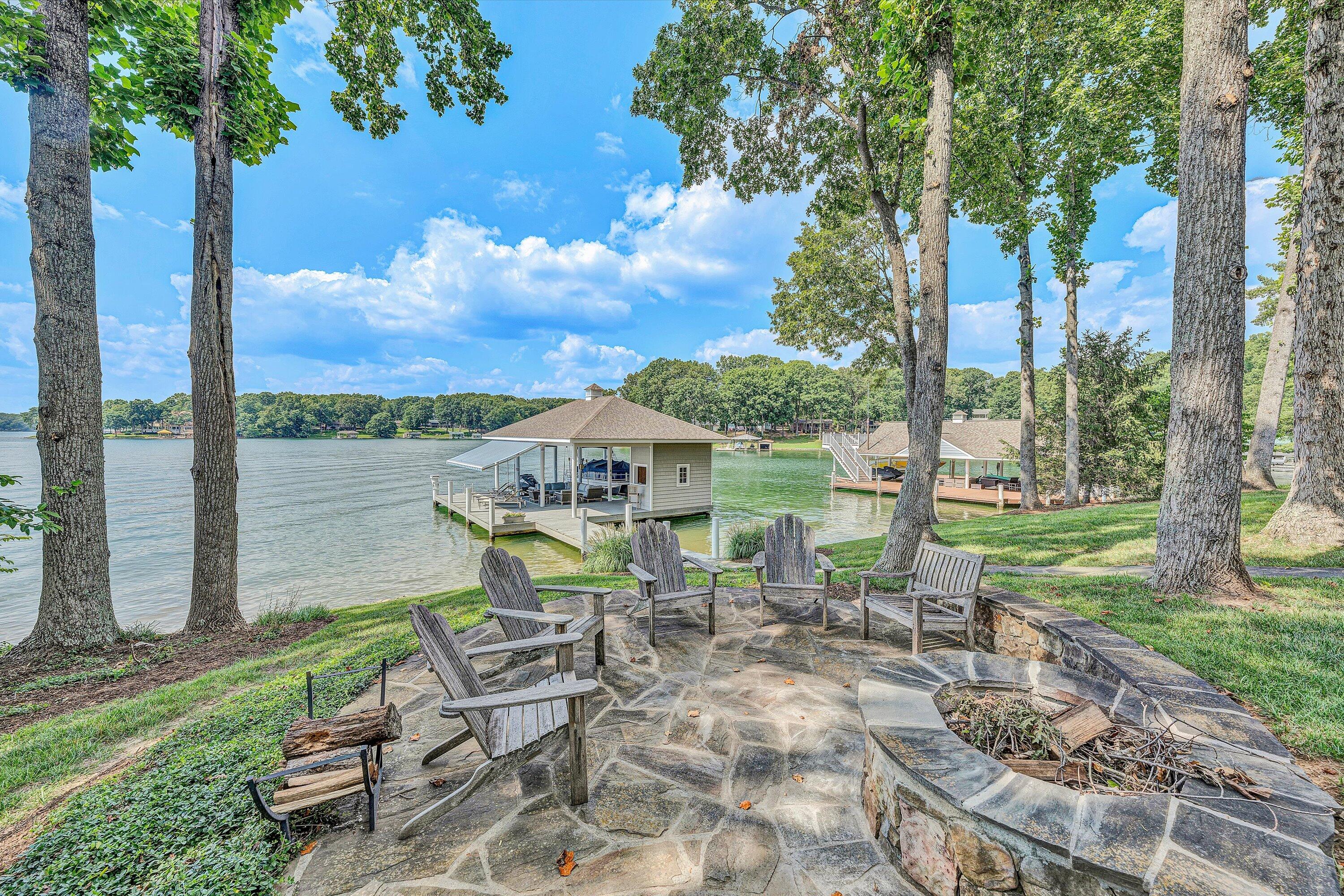 Huddleston, Virginia 24104, United States, 4 Bedrooms Bedrooms, ,4 BathroomsBathrooms,Residential,Active,179135