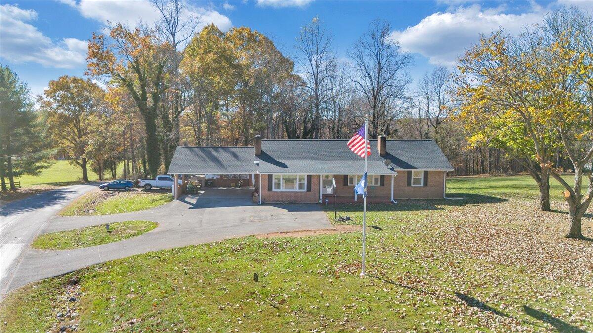 1409 Crooked Oak Rd, Rocky Mount, Virginia image 1