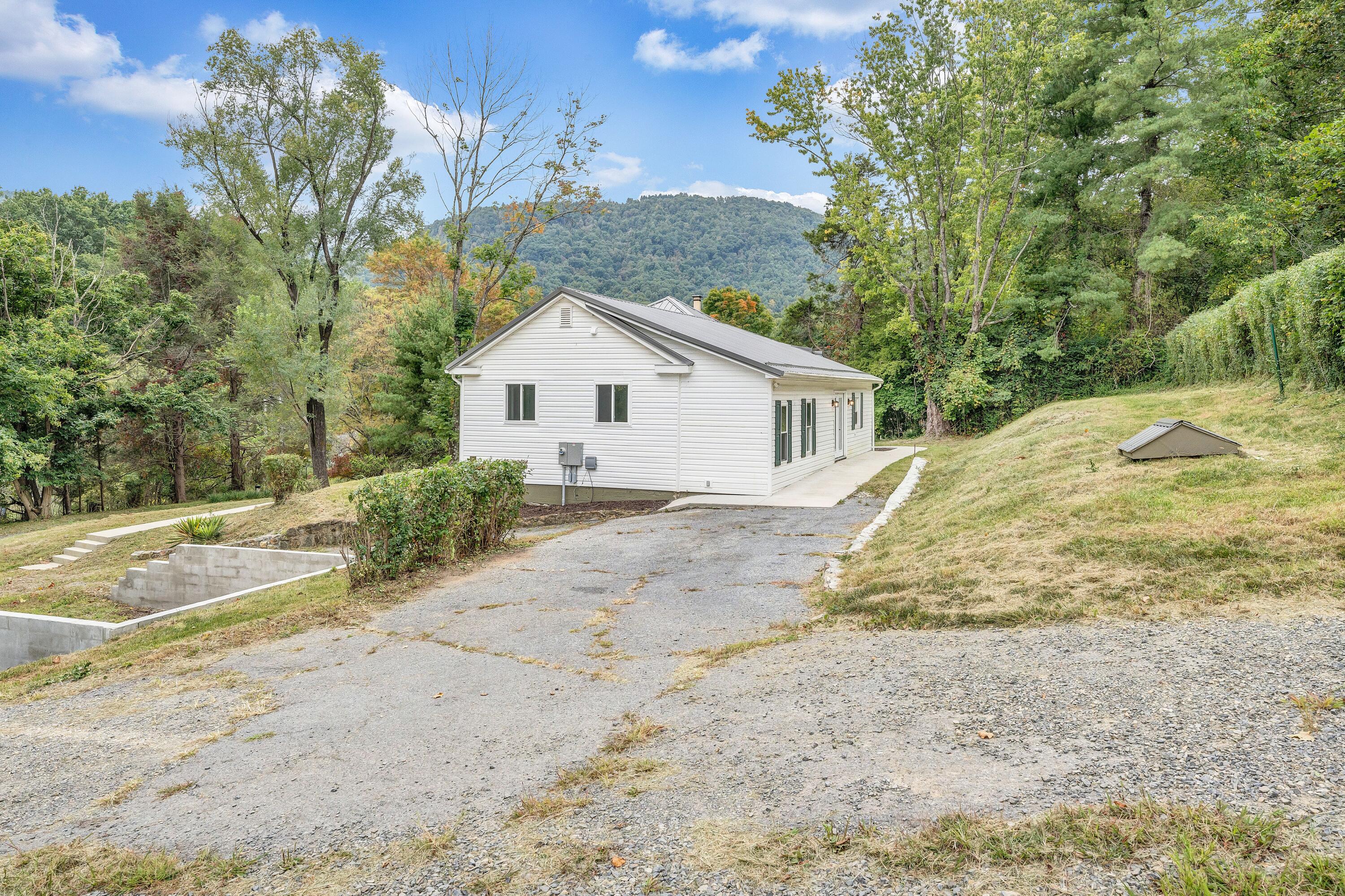 7935 Bent Mountain Rd, Roanoke, Virginia image 41