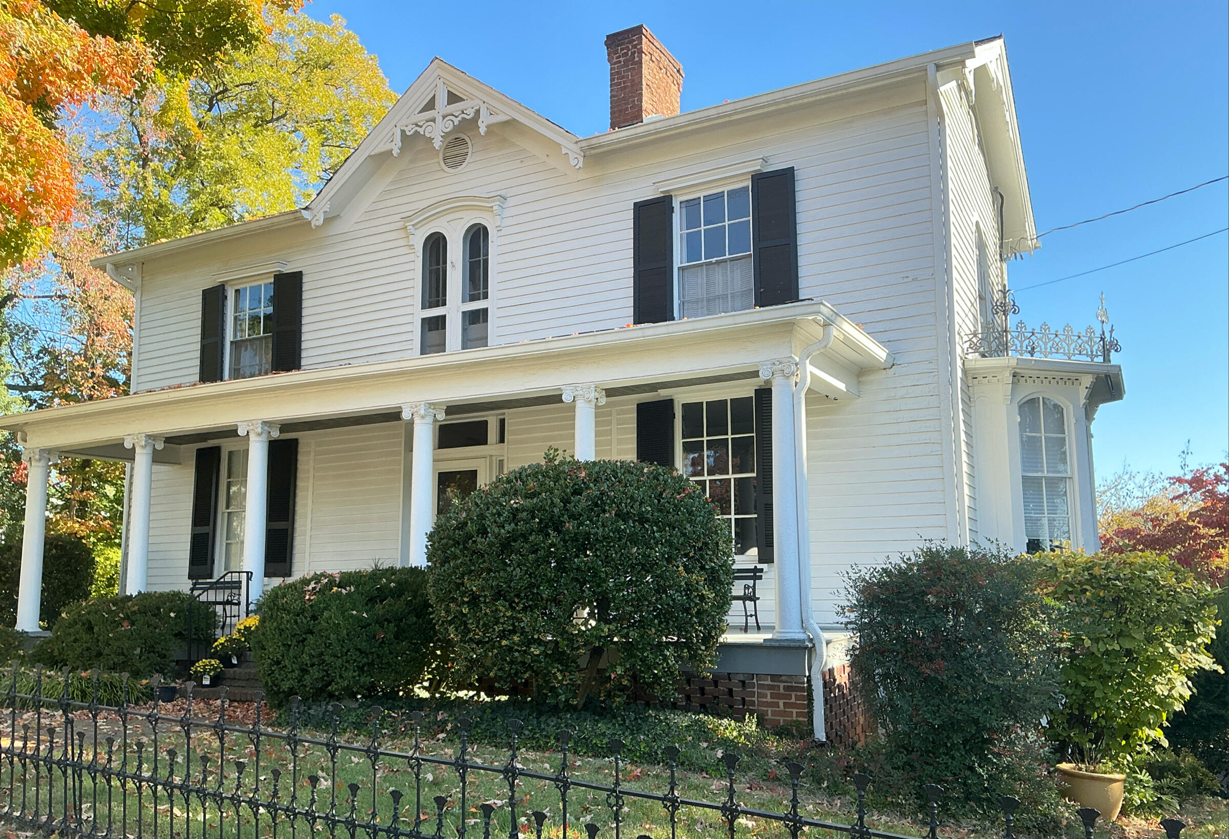 220 N Broad St, Salem, Virginia image 2