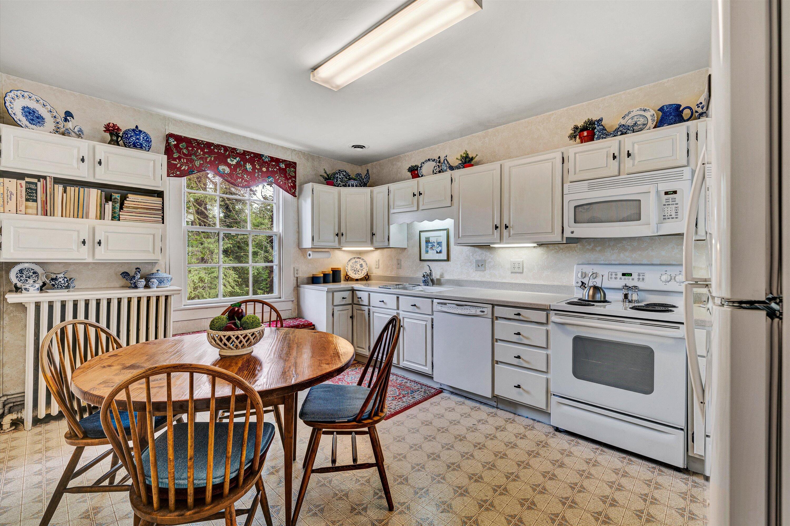 220 N Broad St, Salem, Virginia image 9