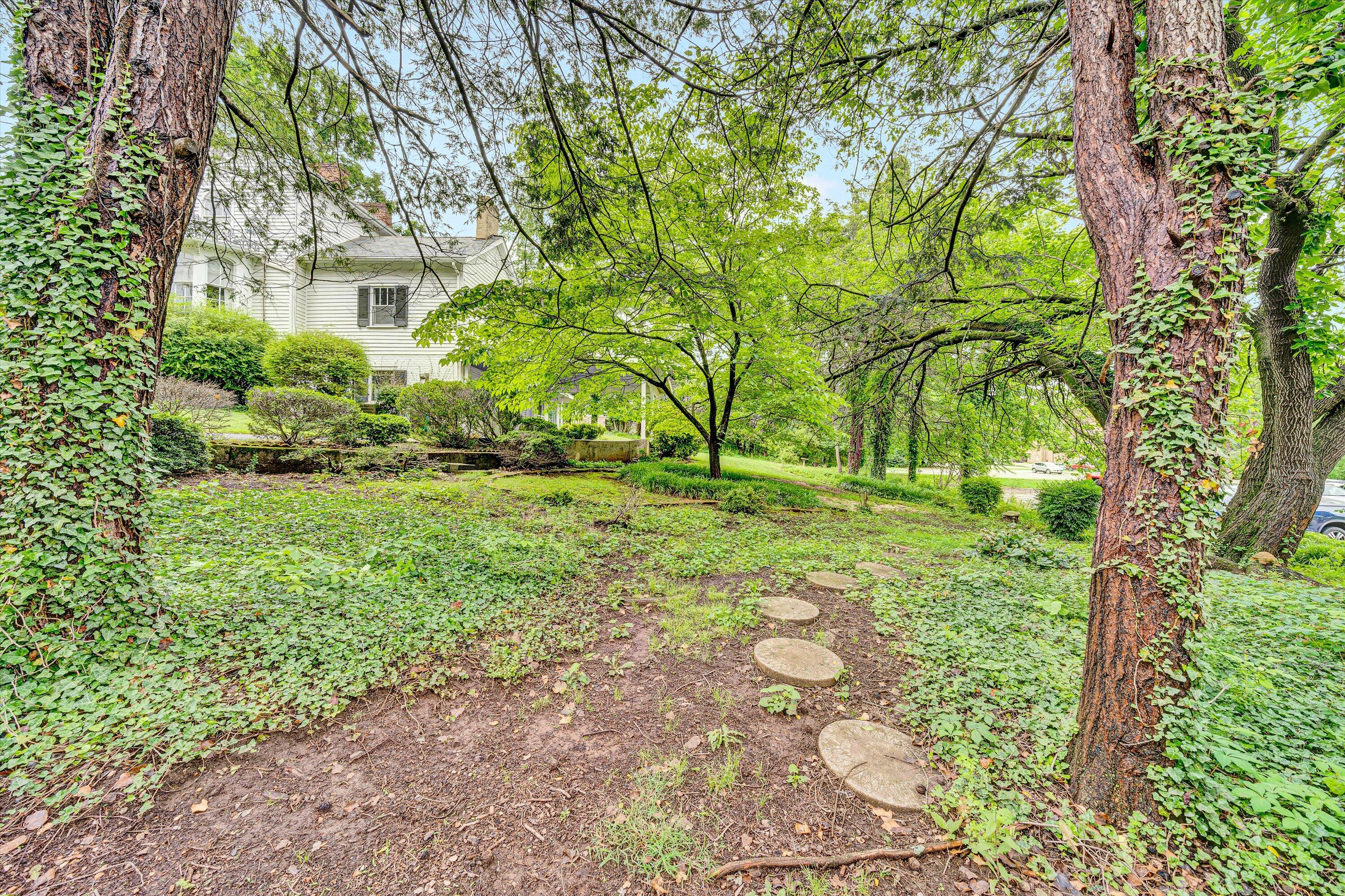 220 N Broad St, Salem, Virginia image 28