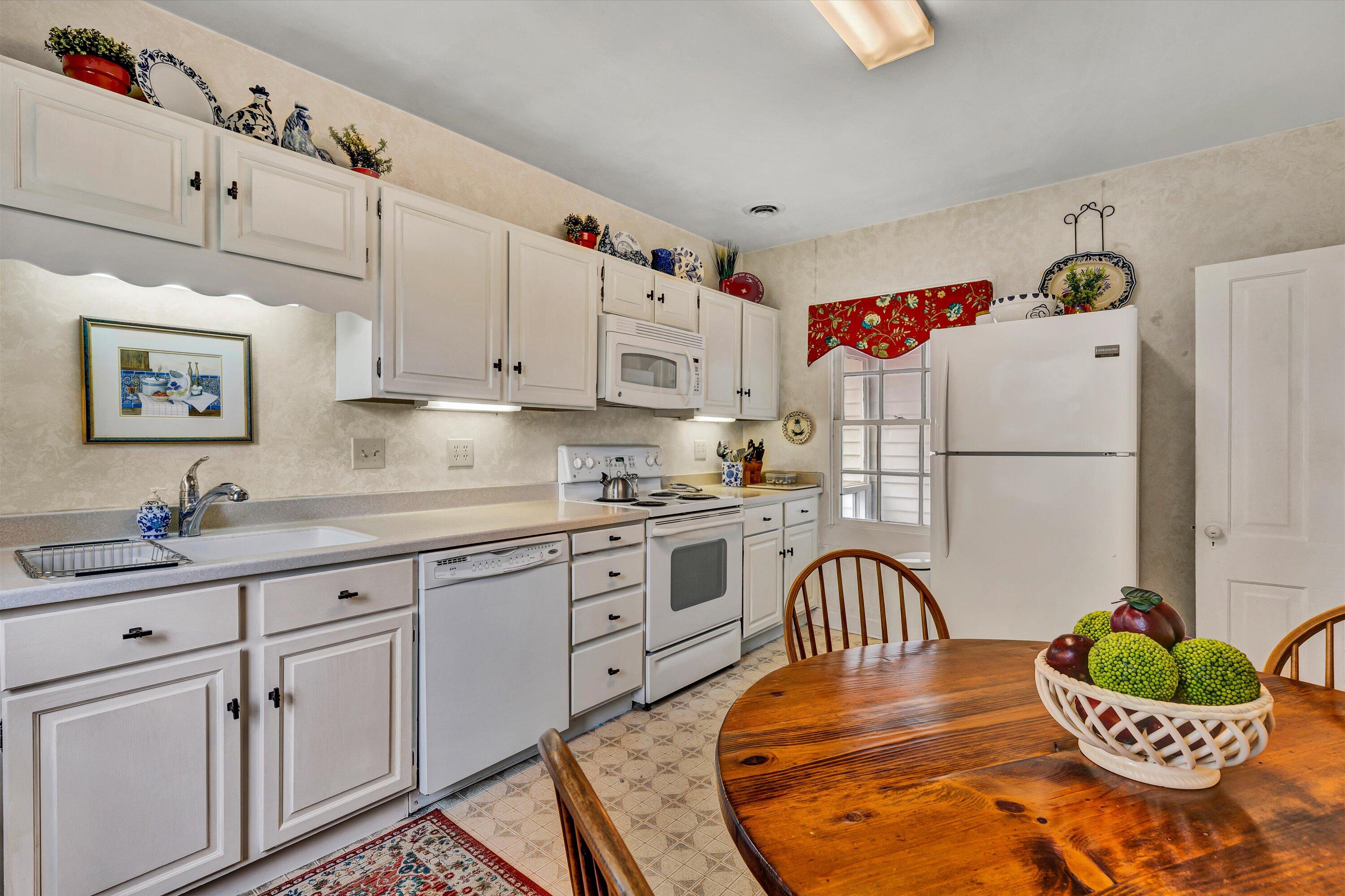 220 N Broad St, Salem, Virginia image 10