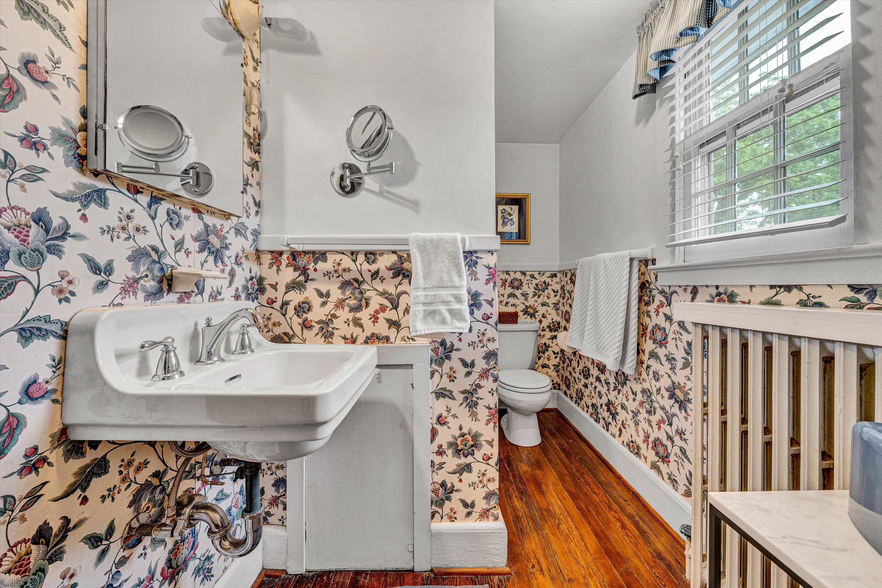 220 N Broad St, Salem, Virginia image 16