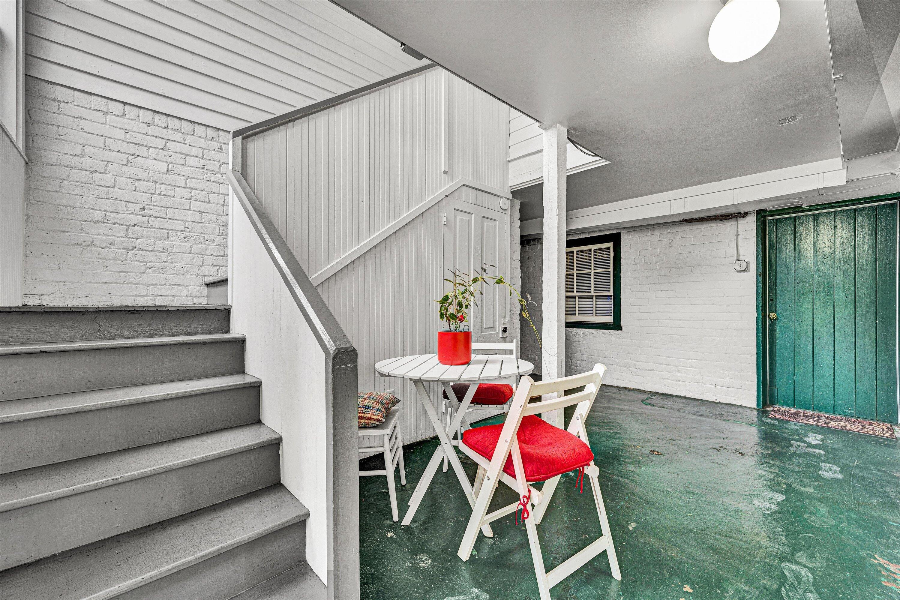 220 N Broad St, Salem, Virginia image 25
