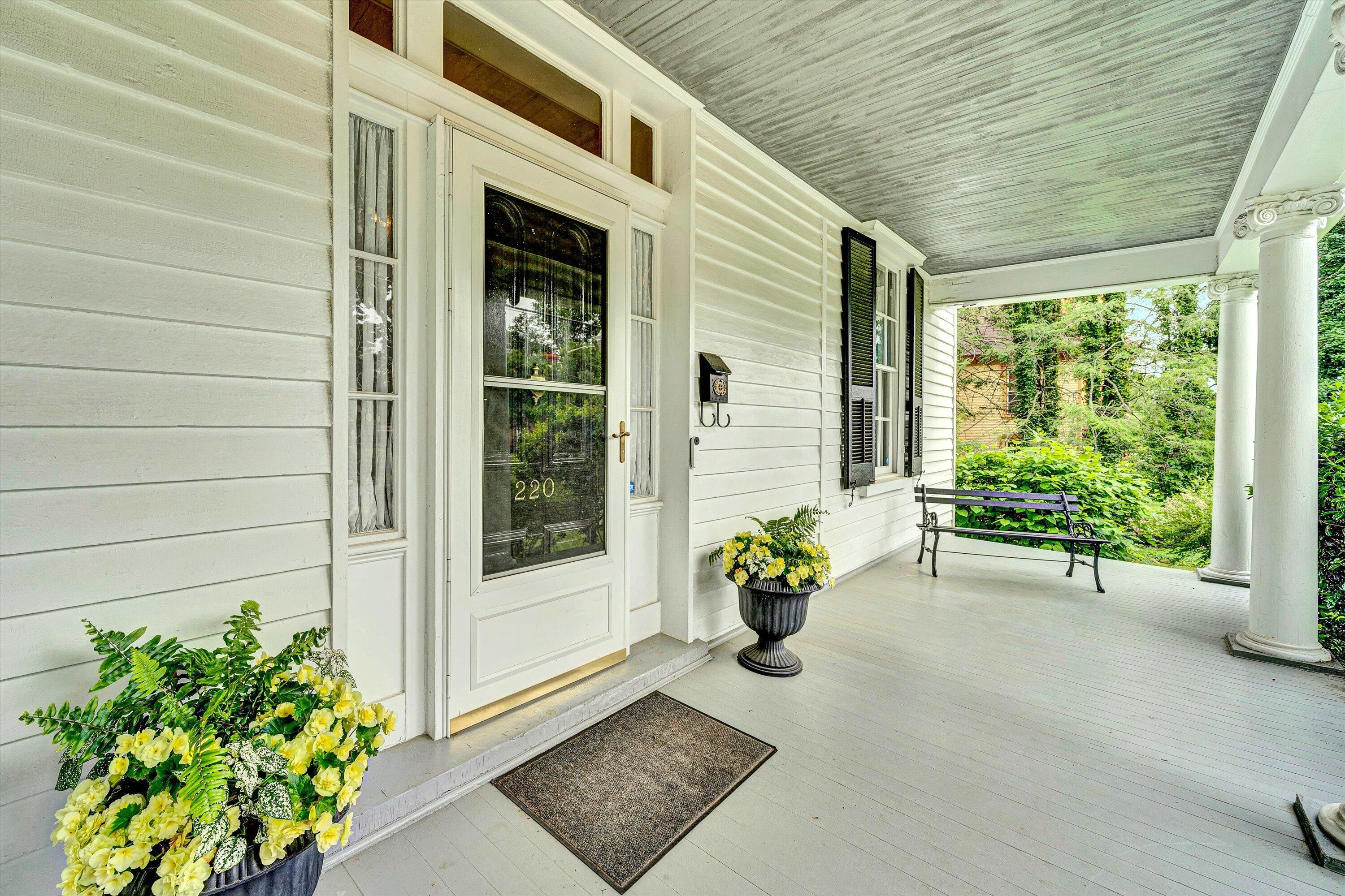 220 N Broad St, Salem, Virginia image 3