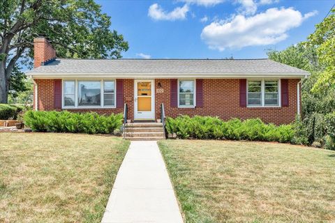 Homes For Sale - 102 Fleming Ave<br/> Roanoke, VA 24012