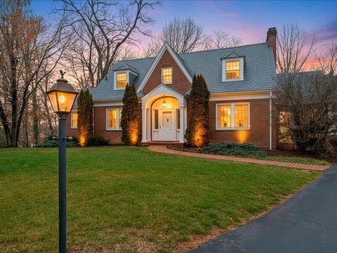 Homes For Sale - 3515 Windsor Oaks Cir<br/> Roanoke, VA 24018