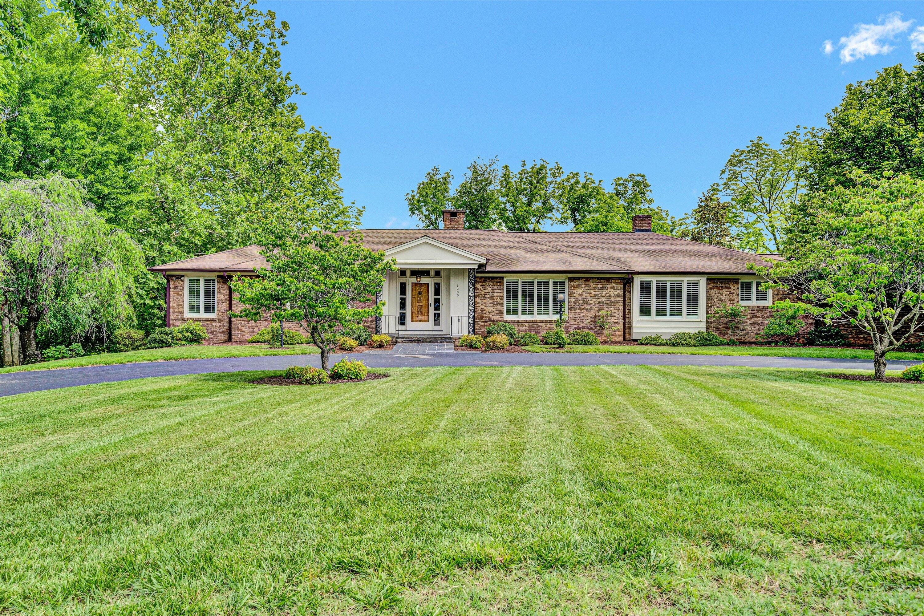 1200 Pickwick Ln, Salem, Virginia image 1