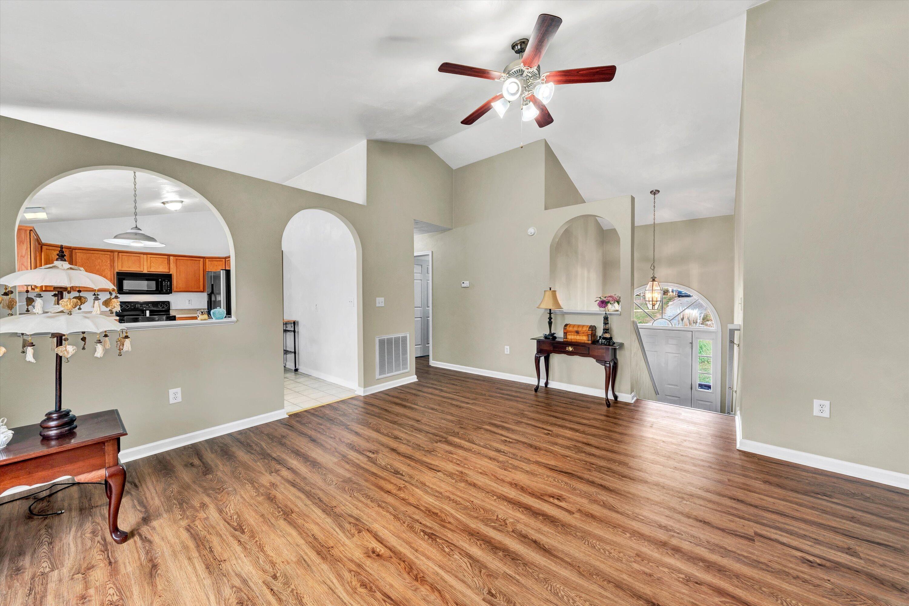 260 Harbor Landing Dr, Moneta, Virginia image 9
