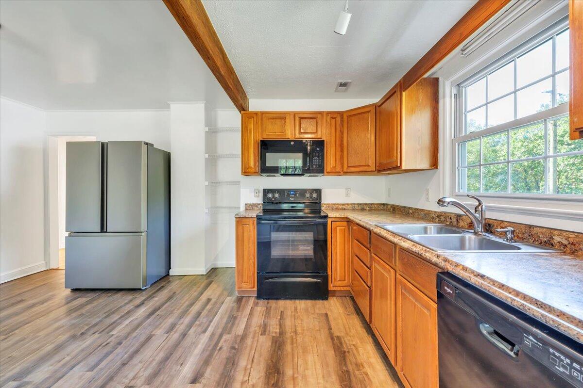 1054 Martin Mcneil Rd, Salem, Virginia image 14