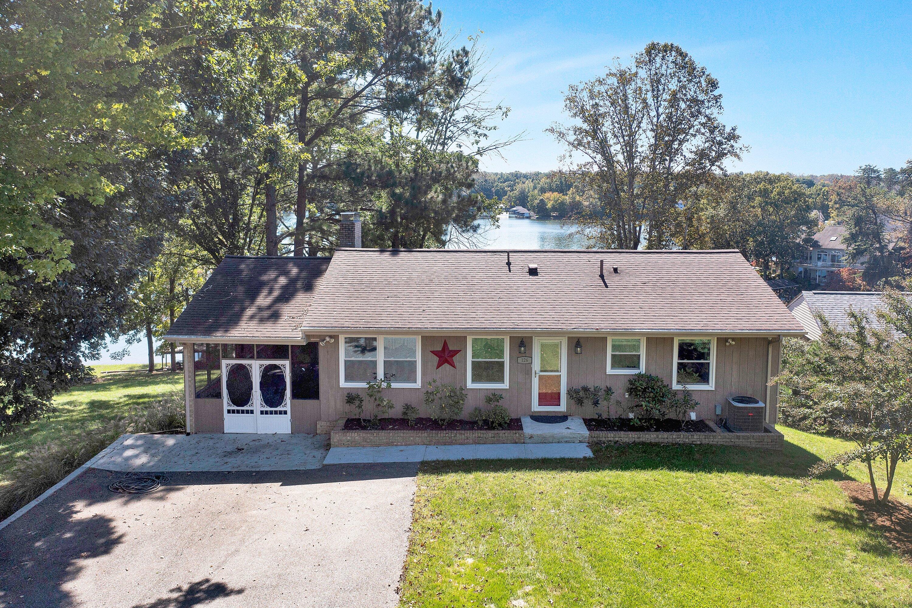 126 Overlook Cir, Moneta, Virginia image 1