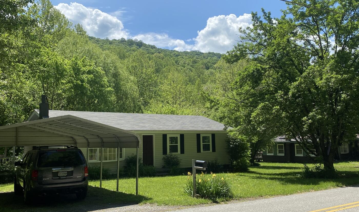 1615 Dolly Ann Dr, Covington, Virginia image 1