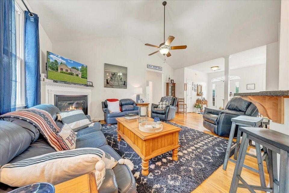 1140 Marie Dr, Huddleston, Virginia image 11