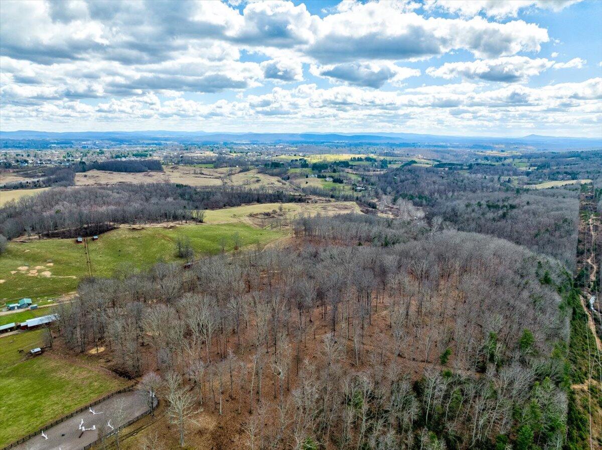 Toms Creek Rd, Blacksburg, Virginia image 19