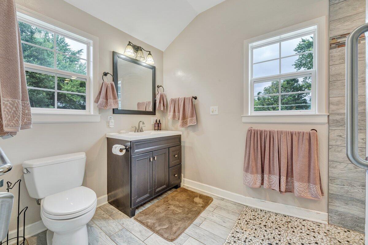 2626 Avenham Ave, Roanoke, Virginia image 21