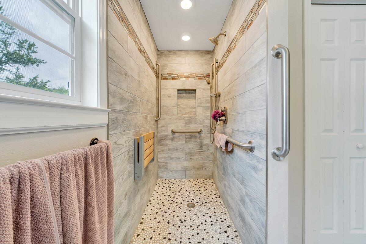 2626 Avenham Ave, Roanoke, Virginia image 20